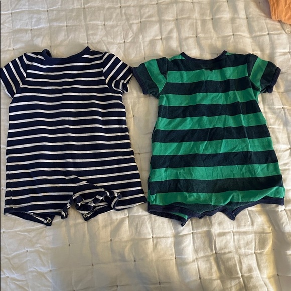 11 piece 12mo. Cute Baby Boy Animal themed Clothes (040) - Picture 15 of 16